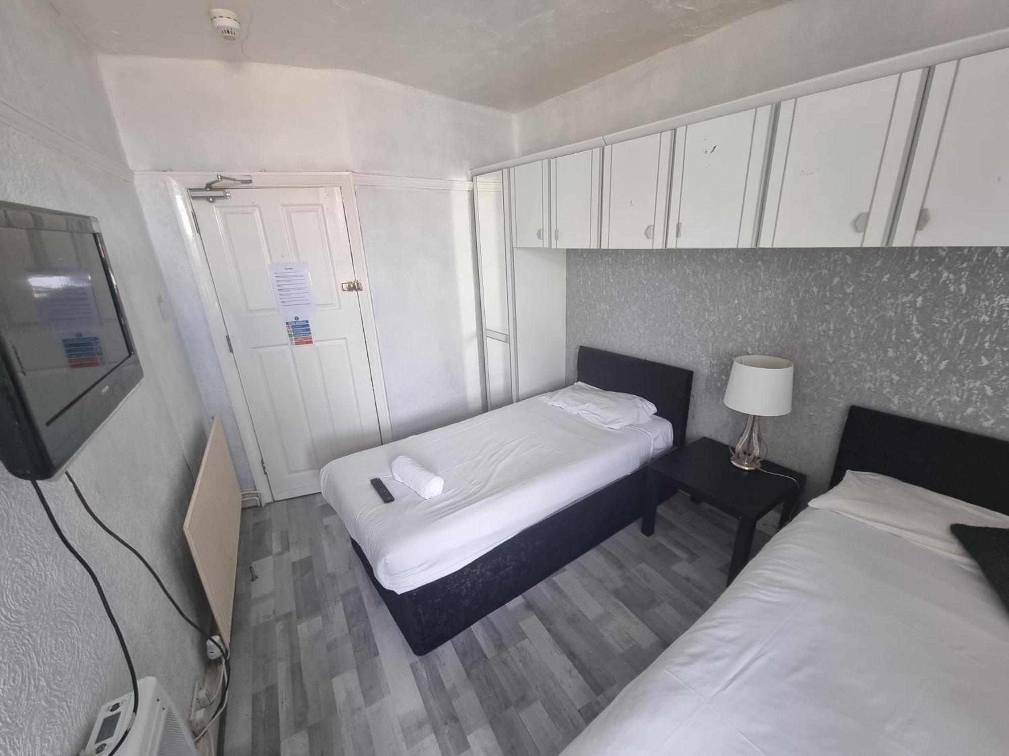 Henson Hotel Pleasure Beach Blackpool Room photo